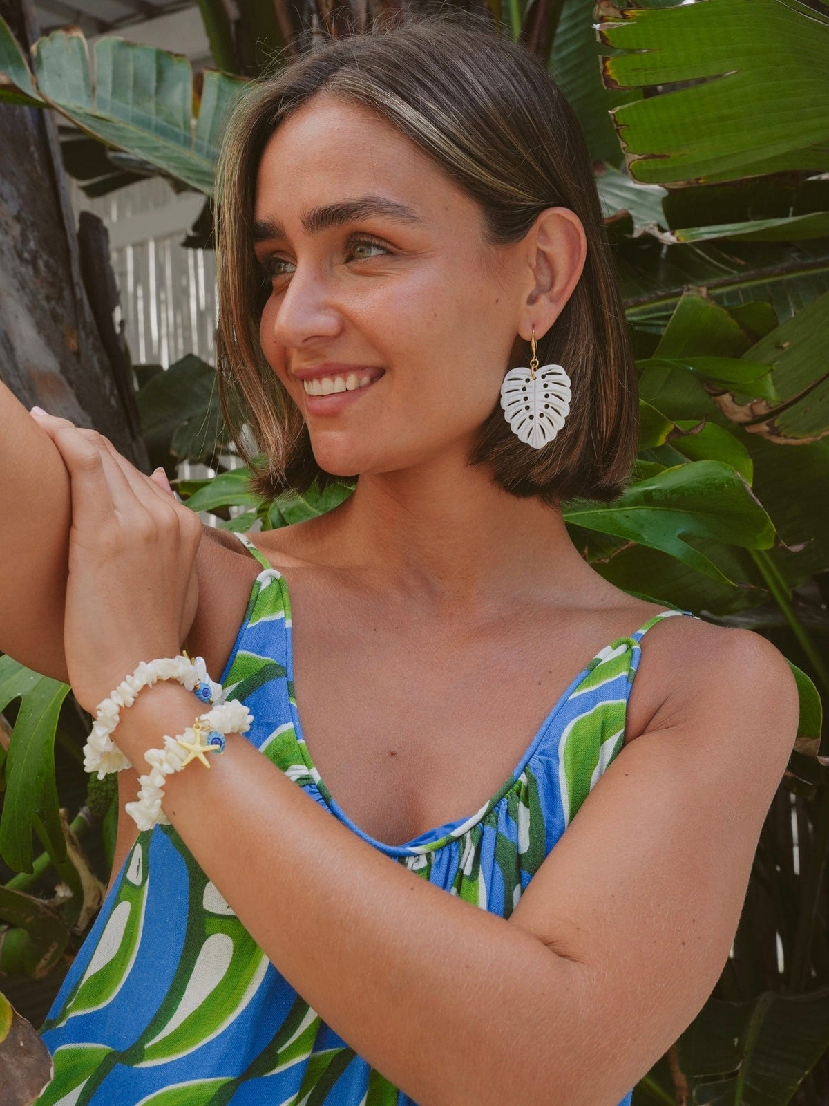 monstera deliciosa earrings Monstera Deliciosa Earrings – Bougainvillea Café