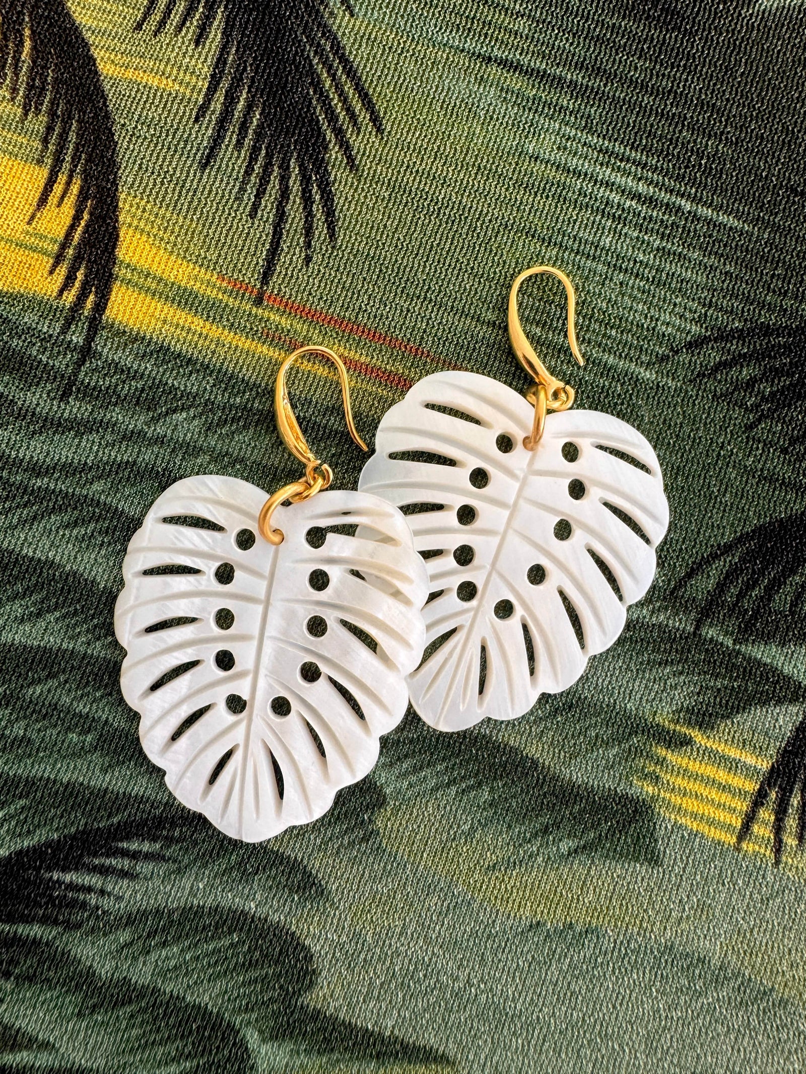 monstera plant earrings Monstera Deliciosa Earrings – Bougainvillea Café