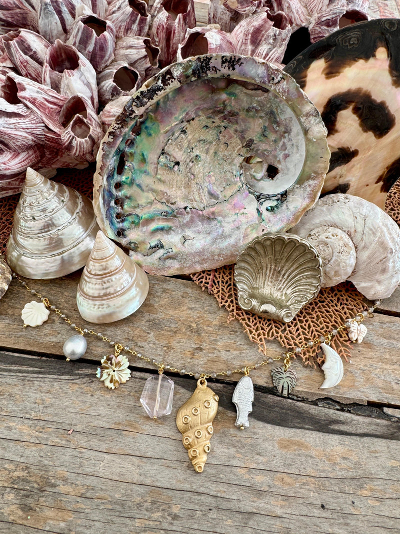 Bougainvillea Café Ostrica Necklace