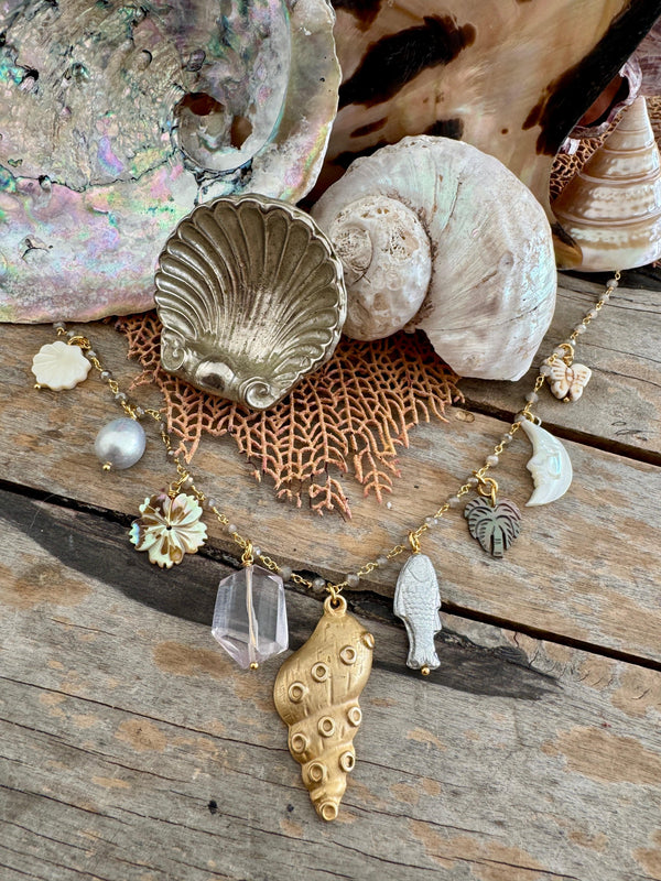 Bougainvillea Café Ostrica Necklace