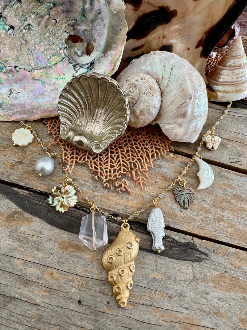 Bougainvillea Café Ostrica Necklace